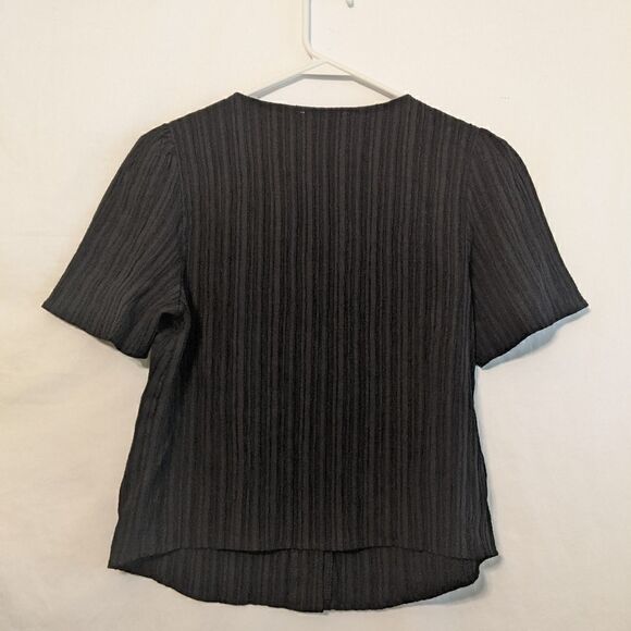 Urban Romantics Cropped Tortoise Shell Button Down - Picture 5 of 7